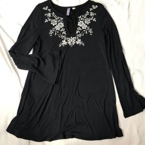 Alya Bell Sleeve Dress NWOT